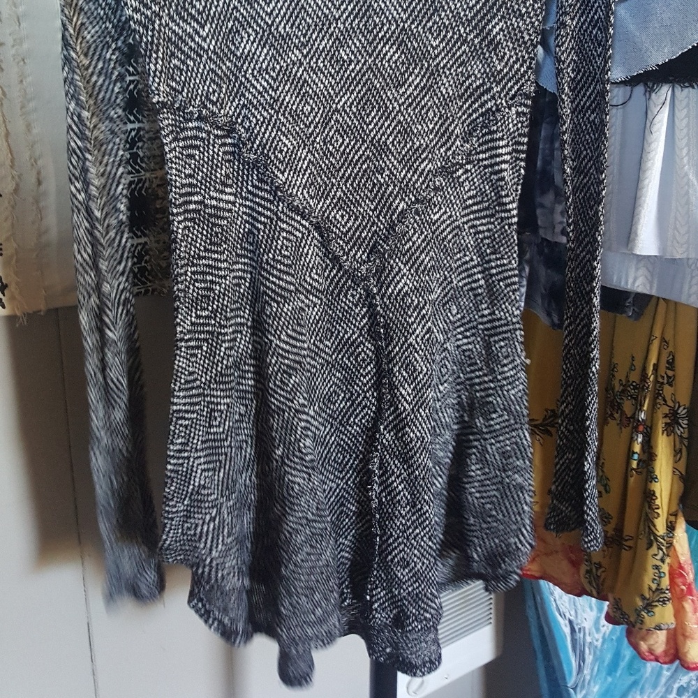 Flowy Grey Tunic - image 3